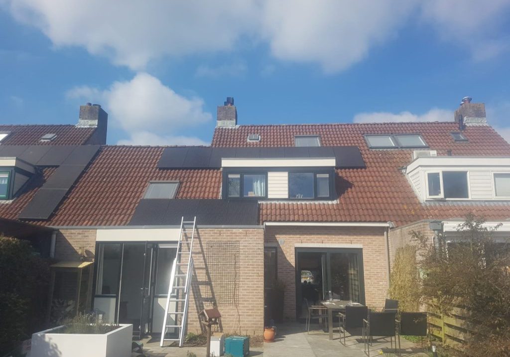 Zonnepanelen op dak woonhuis